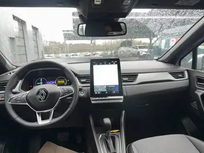 Photo 10 Renault Captur  E-Tech full hybrid 145 ch