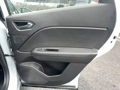 Photo 26 Renault Captur  E-Tech full hybrid 145 ch