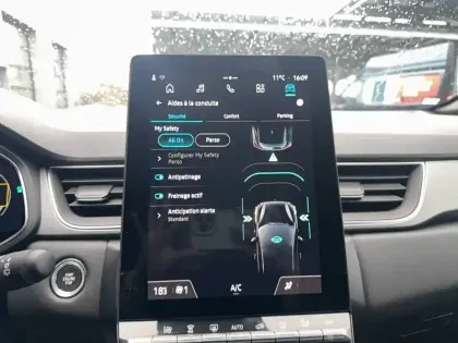 Photo 41 Renault Captur  E-Tech full hybrid 145 ch