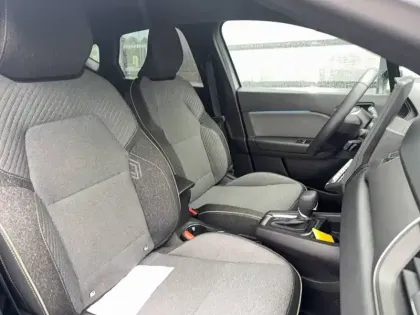 Photo 11 Renault Captur  E-Tech full hybrid 145 ch