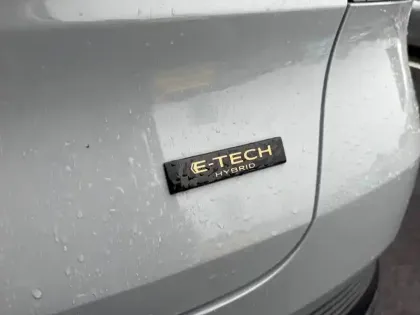 Photo 18 Renault Captur  E-Tech full hybrid 145 ch