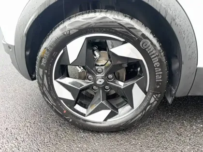 Photo 13 Renault Captur  E-Tech full hybrid 145 ch