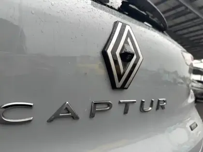 Photo 17 Renault Captur  E-Tech full hybrid 145 ch