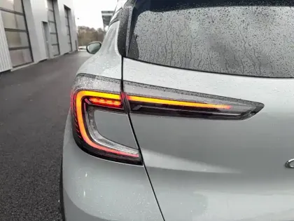 Photo 31 Renault Captur  E-Tech full hybrid 145 ch