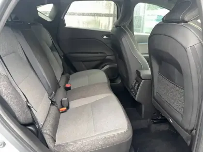 Photo 24 Renault Captur  E-Tech full hybrid 145 ch