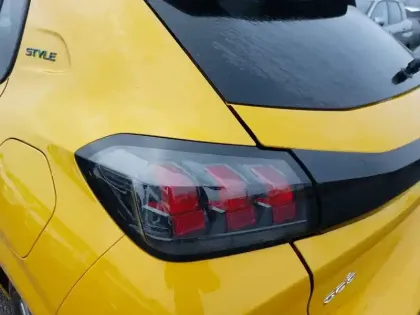 Photo 56 Peugeot 208  PureTech 75 S&S BVM5