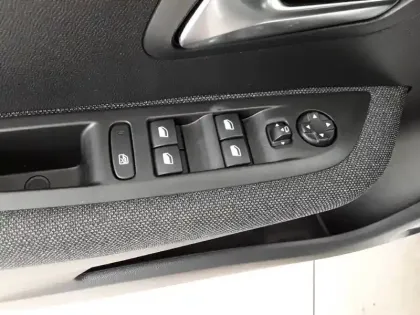 Photo 19 Peugeot 208  PureTech 75 S&S BVM5