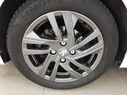 Photo 12 Peugeot 208  PureTech 75 S&S BVM5