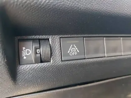 Photo 21 Peugeot 2008  BlueHDi 110 S&S BVM6