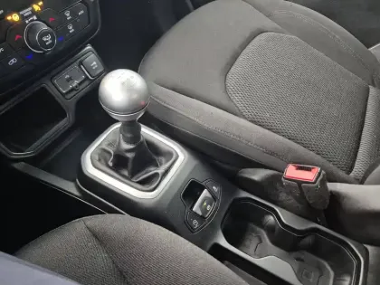 Photo 27 Jeep Renegade  1.6 I E.torQ Evo S&S 110 ch