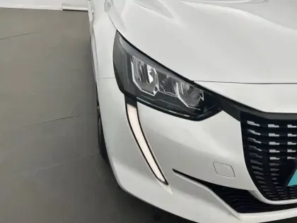 Photo 79 Peugeot 208  BlueHDi 100 S&S BVM6