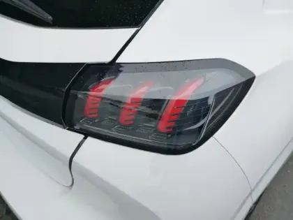 Photo 16 Peugeot 208  BlueHDi 100 S&S BVM6