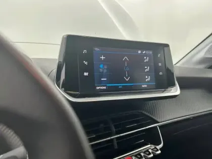 Photo 61 Peugeot 208  BlueHDi 100 S&S BVM6