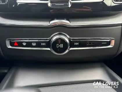 Photo 19 Volvo Xc60  T6 Recharge AWD 253 ch + 145 ch Geartronic 8