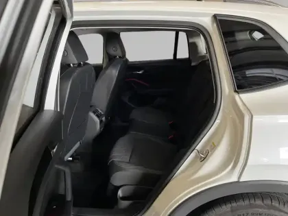 Photo 13 Volkswagen Tiguan  1.5 eTSI 131ch DSG7