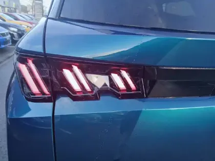 Photo 16 Peugeot 5008  Hybrid 145 e-DCS6