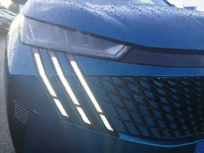 Photo 15 Peugeot 5008  Hybrid 145 e-DCS6