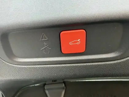 Photo 38 Peugeot 408  Electrique 58 kWh 210 ch