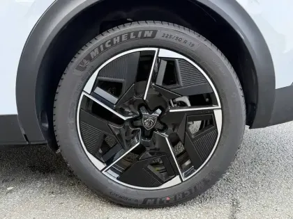 Photo 27 Peugeot 408  Electrique 58 kWh 210 ch