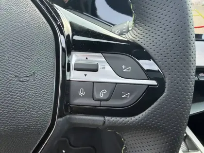 Photo 33 Peugeot 408  Electrique 58 kWh 210 ch