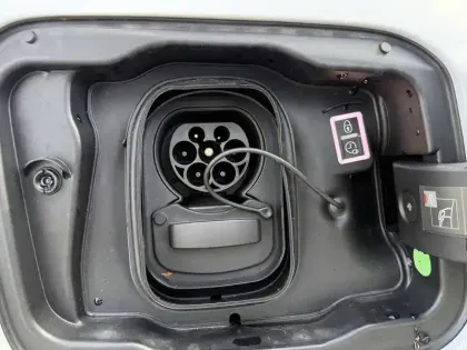 Photo 39 Peugeot 408  Electrique 58 kWh 210 ch