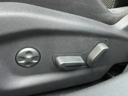 Photo 46 Peugeot 408  Electrique 58 kWh 210 ch