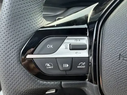 Photo 34 Peugeot 408  Electrique 58 kWh 210 ch