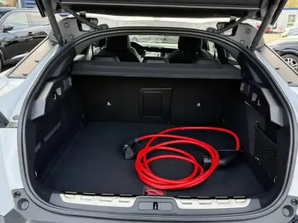 Photo 43 Peugeot 408  Electrique 58 kWh 210 ch