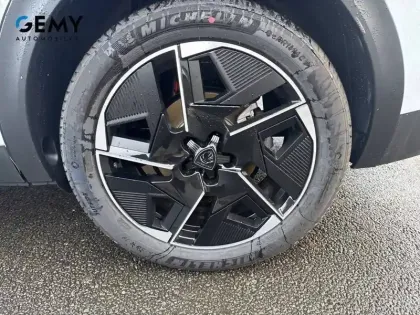 Photo 10 Peugeot 408  Electrique 58 kWh 210 ch