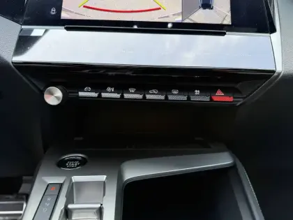 Photo 31 Peugeot 408  Electrique 58 kWh 210 ch