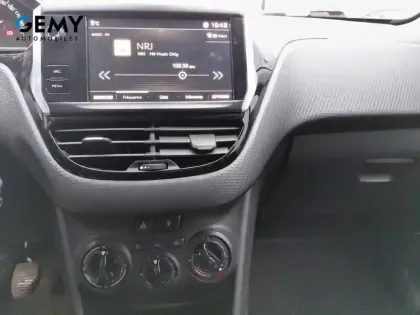 Photo 11 Peugeot 2008  PureTech 82ch BVM5