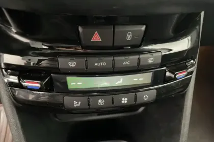 Photo 105 Peugeot 208  PureTech 110ch S&S BVM6