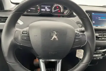 Photo 152 Peugeot 208  PureTech 110ch S&S BVM6