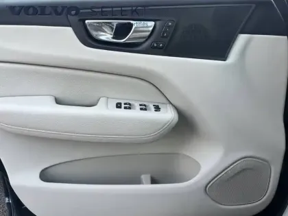 Photo 18 Volvo Xc60  B4 (Essence) 197 ch Geartronic 8