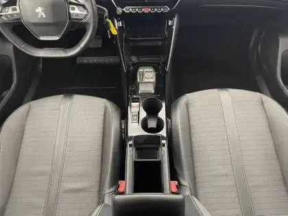 Photo 24 Peugeot 2008  PureTech 130 S&S EAT8