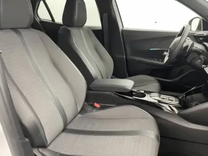 Photo 26 Peugeot 2008  PureTech 130 S&S EAT8