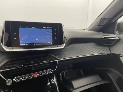 Photo 27 Peugeot 2008  PureTech 130 S&S EAT8