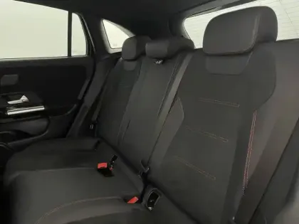 Photo 15 Mercedes GLA  200 d 8G-DCT