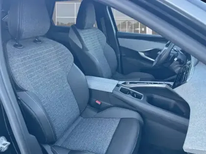 Photo 75 Peugeot 3008  Hybrid 136 e-DCS6