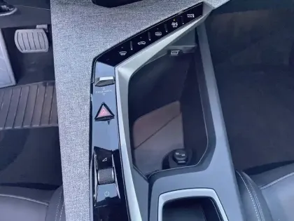 Photo 78 Peugeot 3008  Hybrid 136 e-DCS6