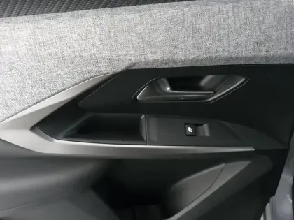 Photo 25 Peugeot 5008  Hybrid 136 e-DCS6