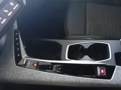 Photo 40 Peugeot 5008  Hybrid 136 e-DCS6