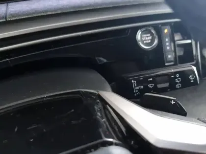 Photo 48 Peugeot 5008  Hybrid 136 e-DCS6