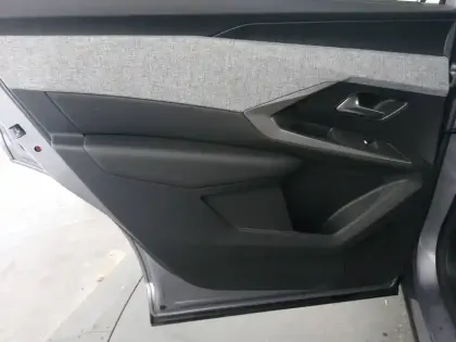 Photo 24 Peugeot 5008  Hybrid 136 e-DCS6