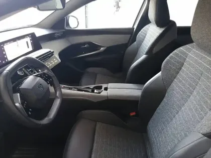 Photo 36 Peugeot 5008  Hybrid 136 e-DCS6