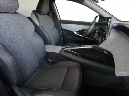 Photo 33 Peugeot 5008  Hybrid 136 e-DCS6