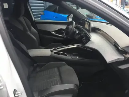 Photo 37 Peugeot 3008  Hybrid 145 e-DCS6