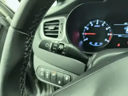 Photo 17 Kia Carens  1.6 GDi 135 ch ISG 7 pl Active