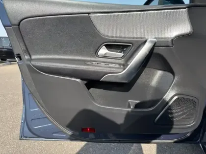 Photo 21 Mercedes Classe A Gén. IV (W177) Ph1 Progressive Line 5