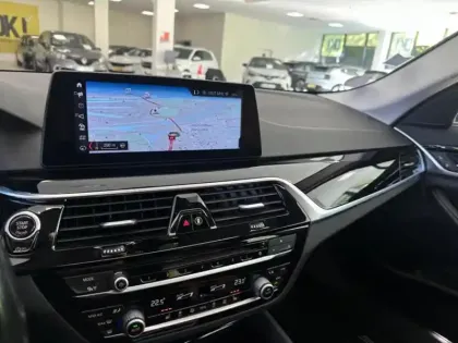 Photo 14 BMW Serie 5 530 i 2.0 252 Sport Line